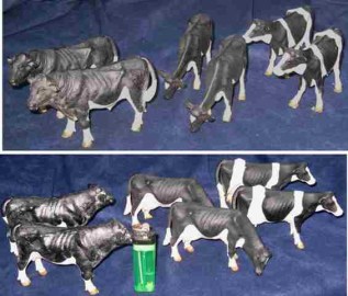 VACA FIGURA RESINA 13CM NEGRA